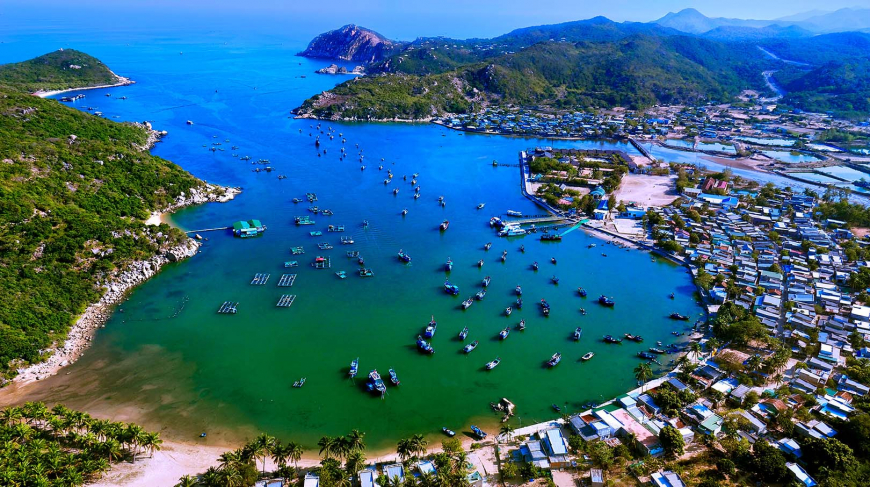 Vinh Hy Bay