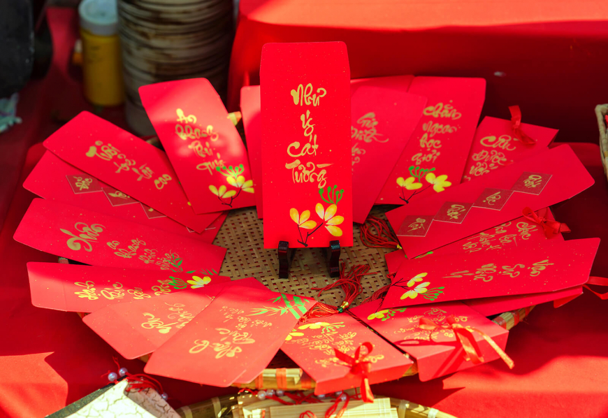 vietnamese red envelope