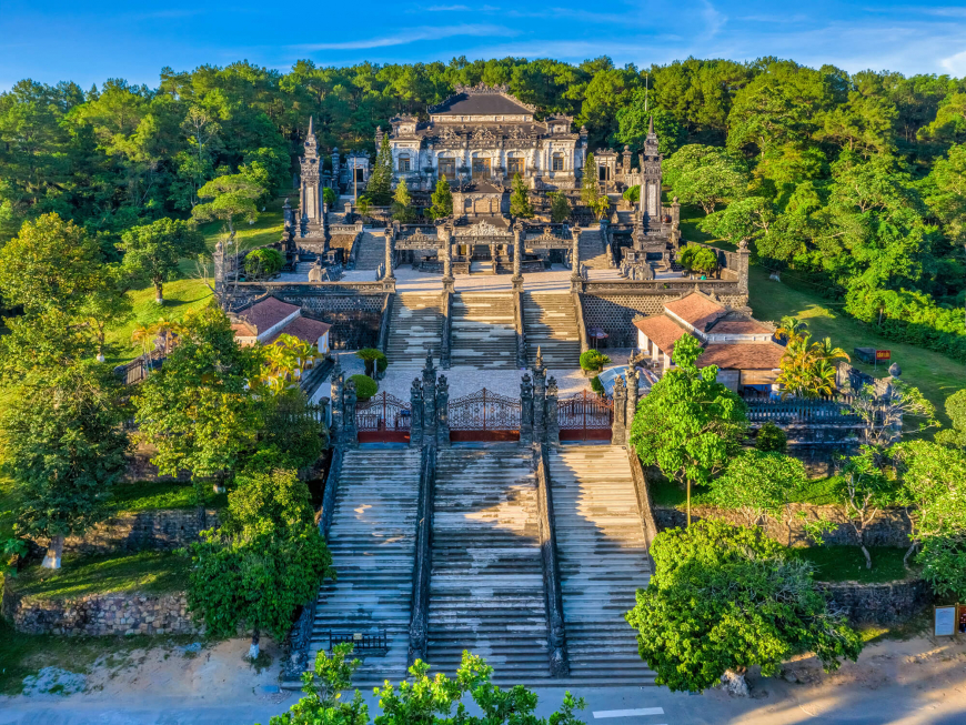 HUE'S BEST TO EAT - FROM THE PALACE TO THE STREET