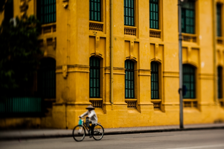 riding bicycles in vietnam